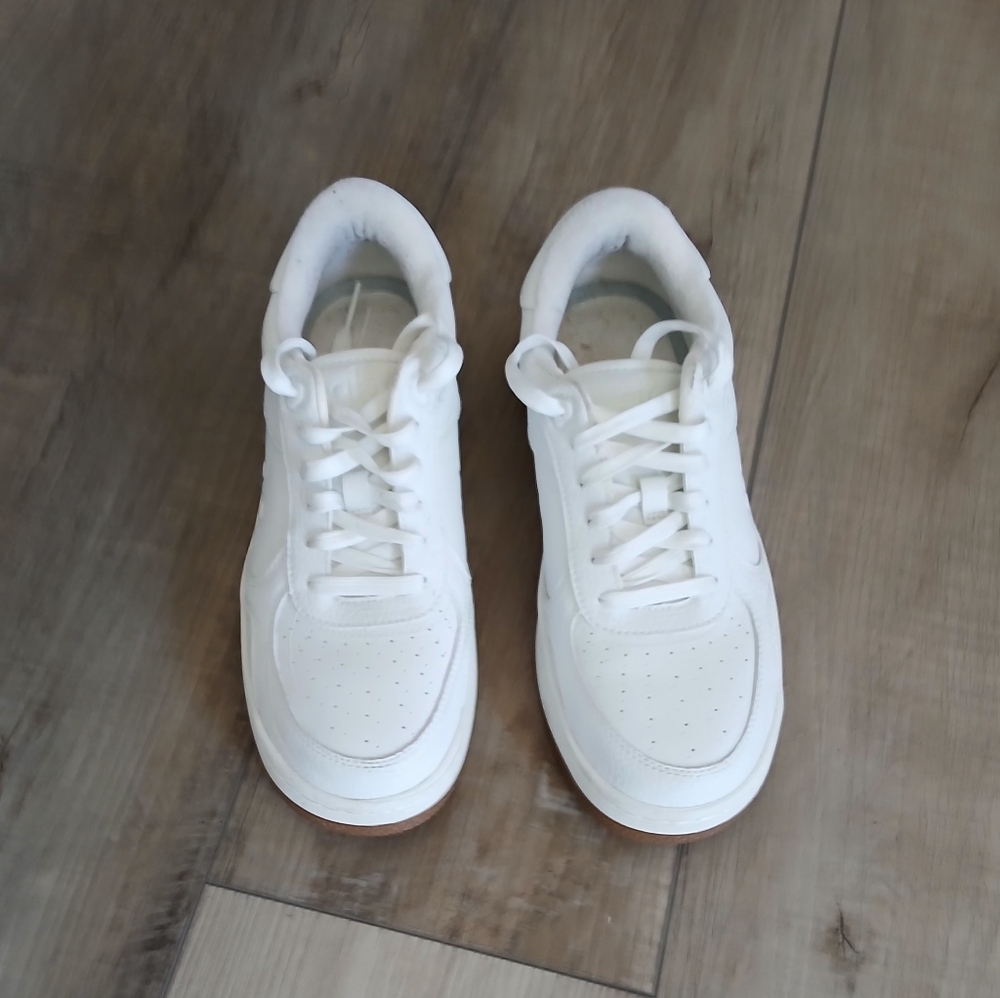 ALO Recovery Mode Sneakers in Natural White/Gum. W (7) M(5.5) - Picture 4 of 11
